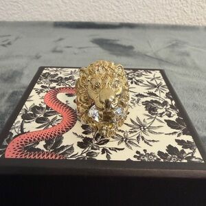 BRAND NEW Gucci Lion Head Gold Clear Crystal Ring Size 16 / Medium / 7.5